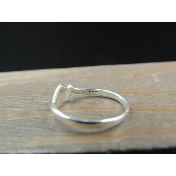 Size 4.5 Sterling Silver Small Cute Heart Band Ring - Picture 3 of 6